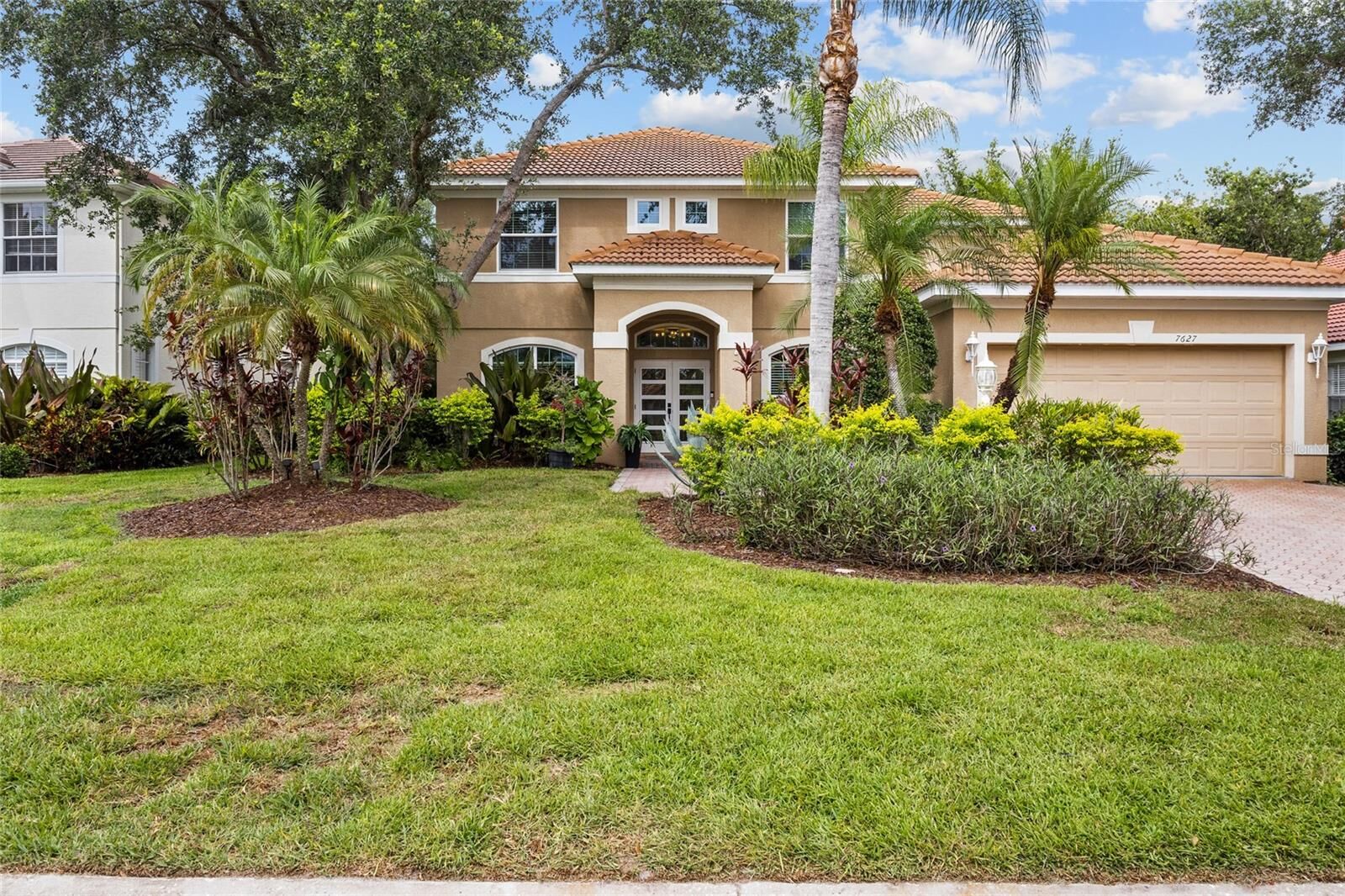 Property Photo: 7627 Desert Inn Way FL 34202