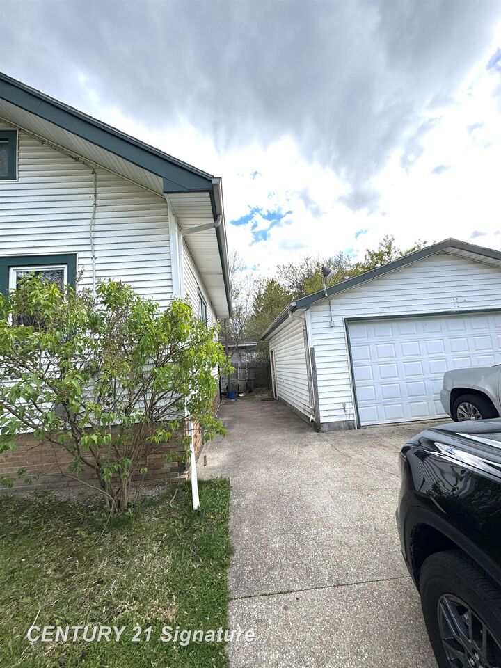 Property Photo:  903 S Mason Street  MI 48602 