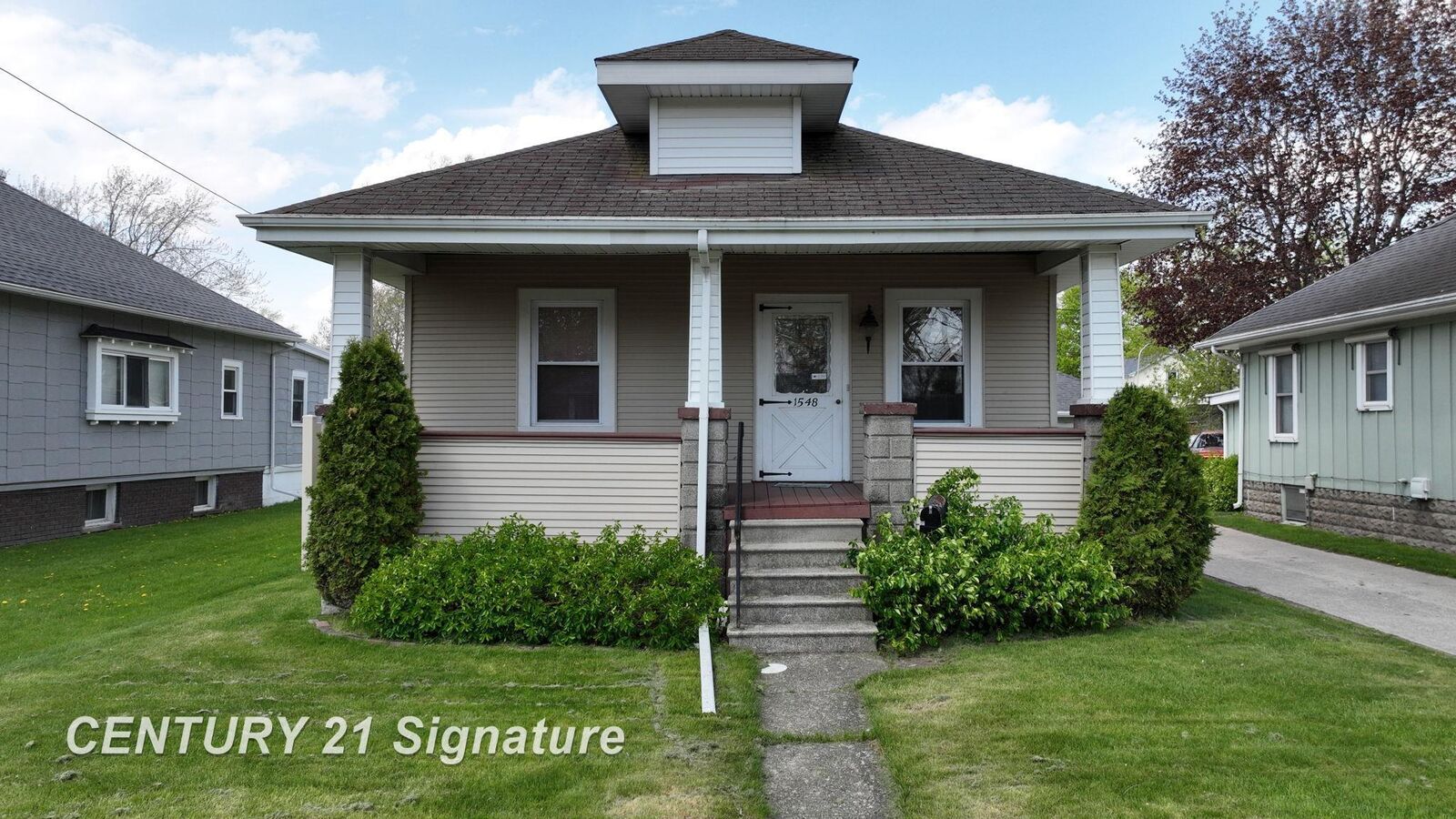 Property Photo:  1548 Maine Street  MI 48603 