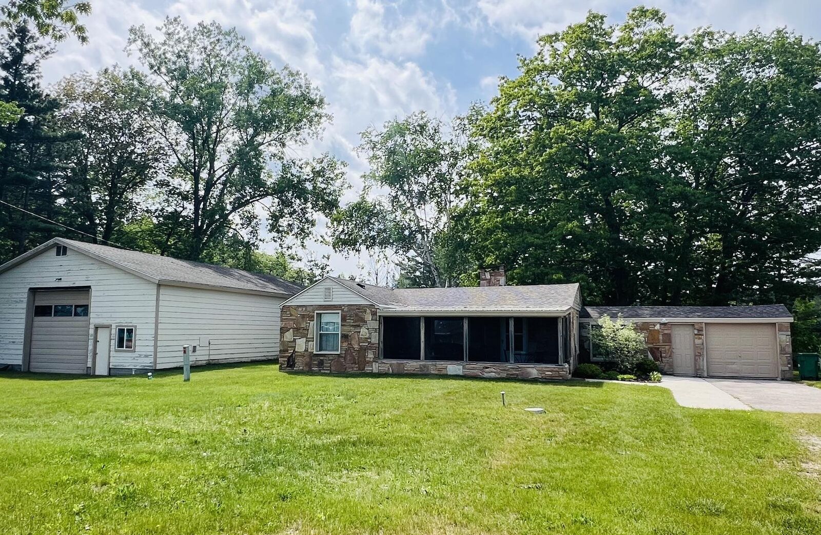 Property Photo: 3325 N US-23 N MI 48750-9589