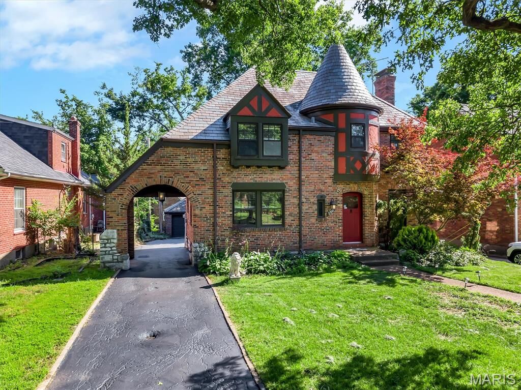Property Photo: 7312 Ravinia Drive MO 63121