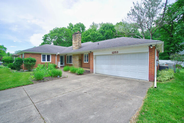 Property Photo: 1253 Levant Street MI 49203
