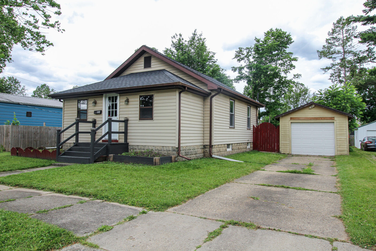Property Photo: 806 West Street MI 49093