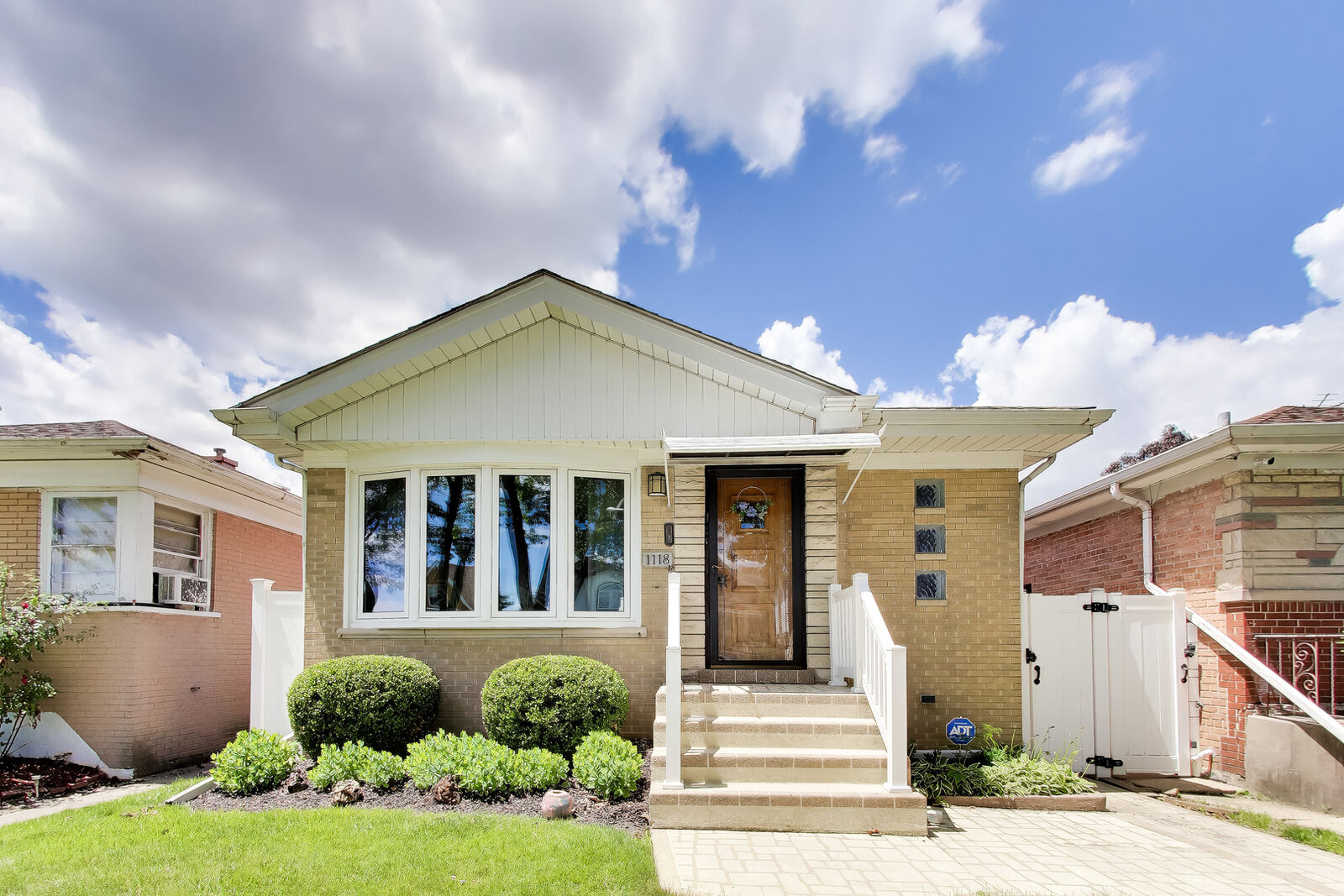 Property Photo: 1118 Bohland Avenue IL 60104