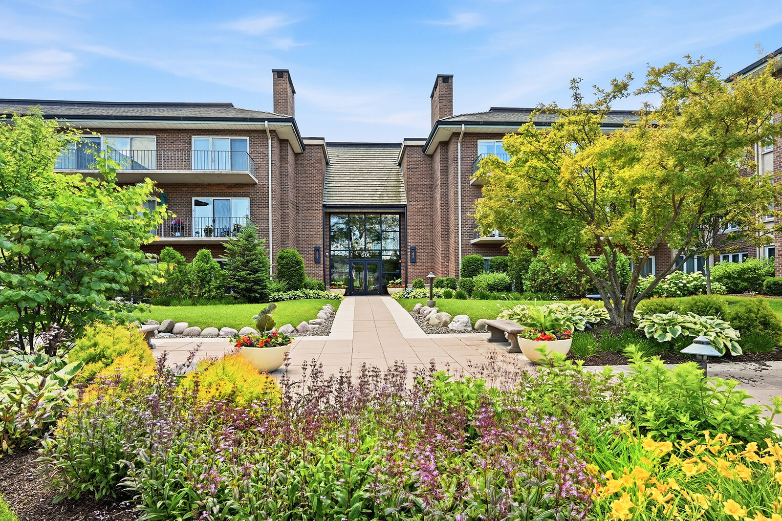 Property Photo: 6 Oak Brook Club Drive J308 IL 60523