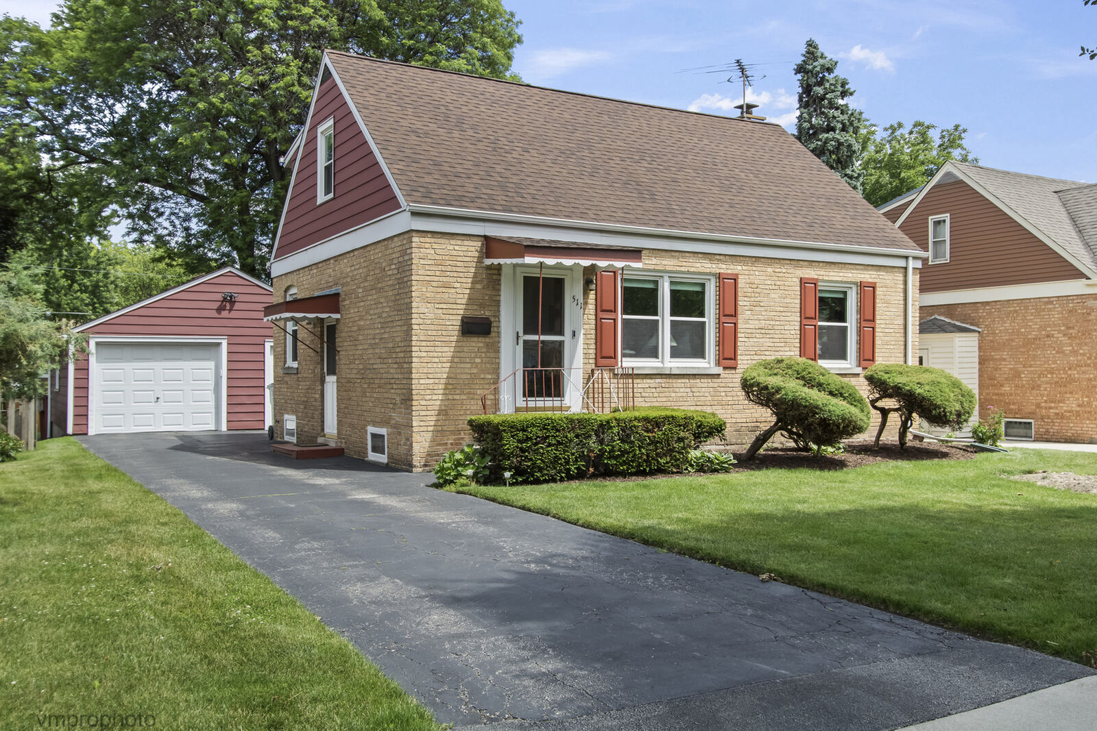 Property Photo:  511 N Maple Street  IL 60056 