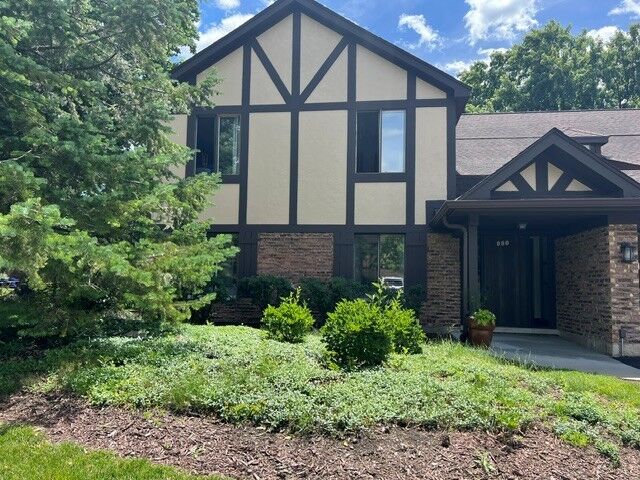 Property Photo:  880 Johnstown Lane B  IL 60189 