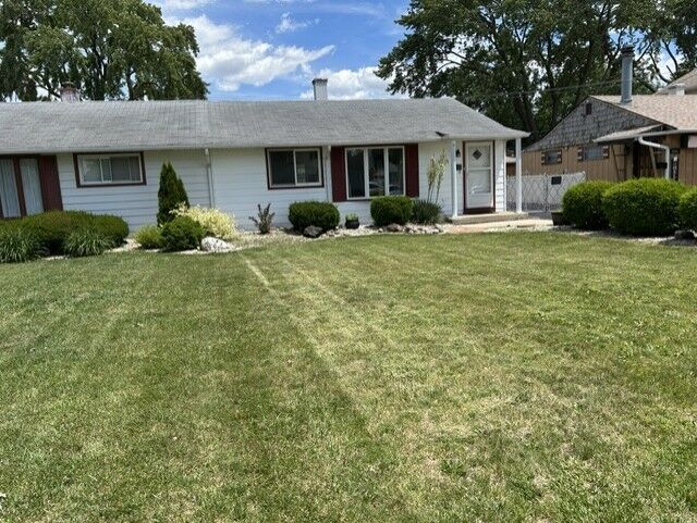 Property Photo: 8855 S Komensky Avenue IL 60456