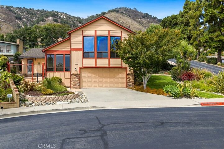 Property Photo: 105 Park Pl CA 93449