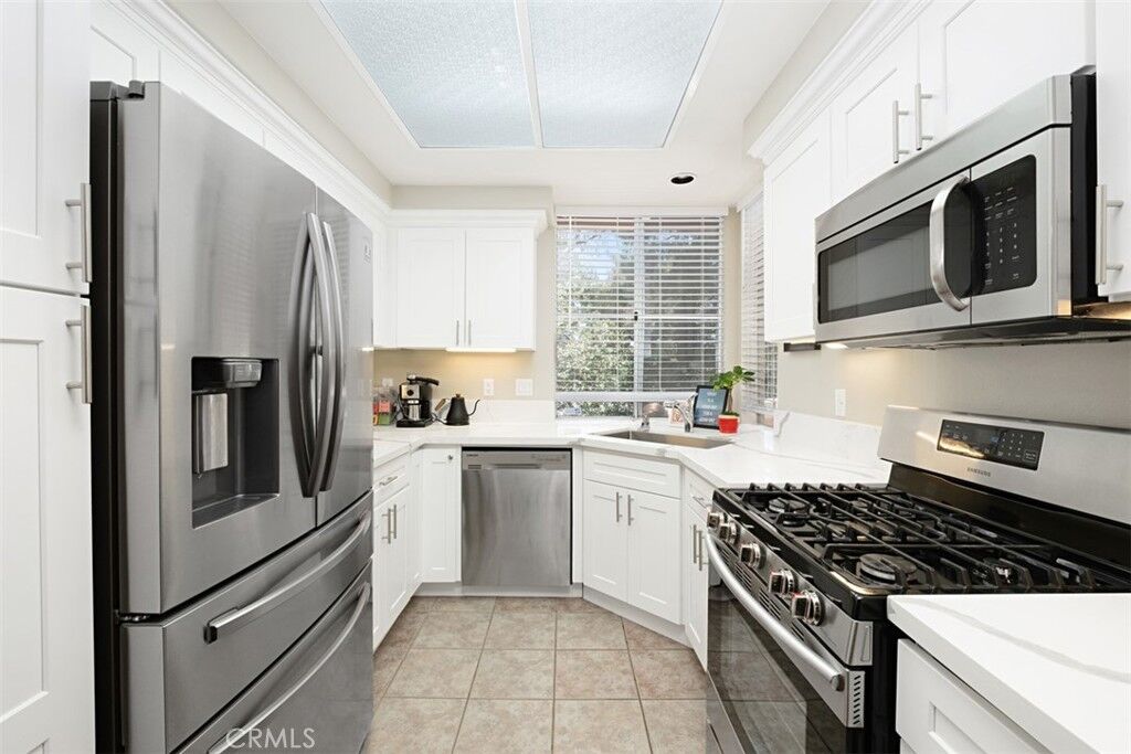 Property Photo:  709 Solvay Aisle  CA 92606 