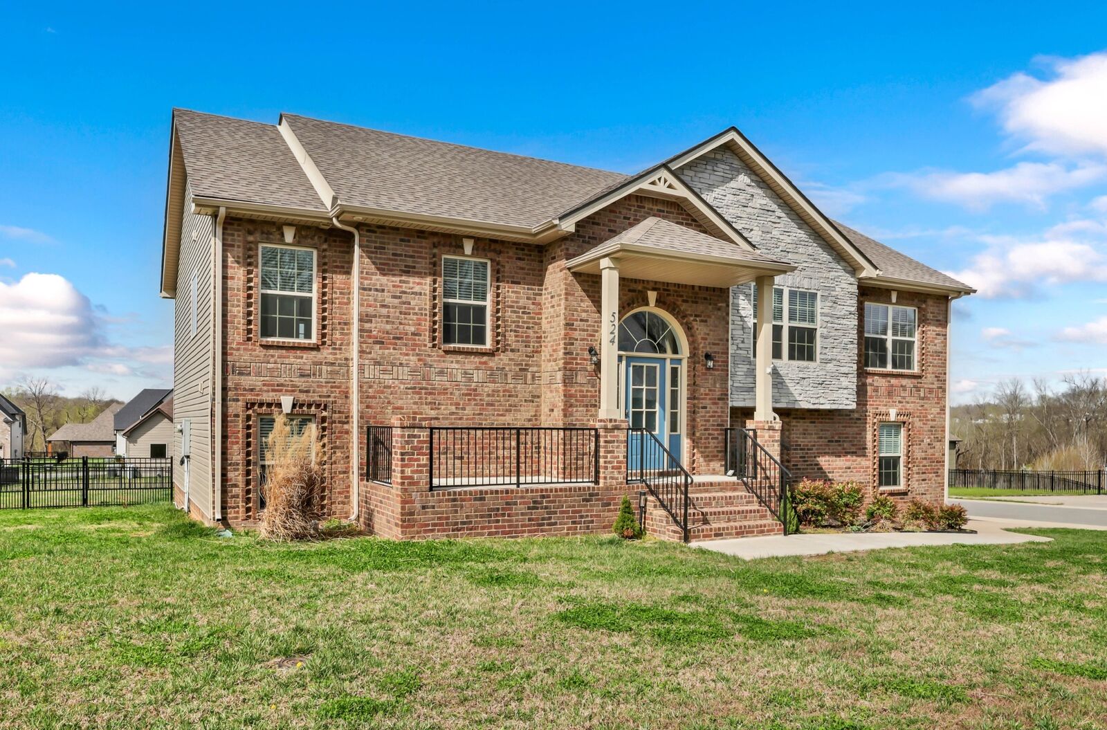Property Photo: 524 Cresthaven Ln TN 37043
