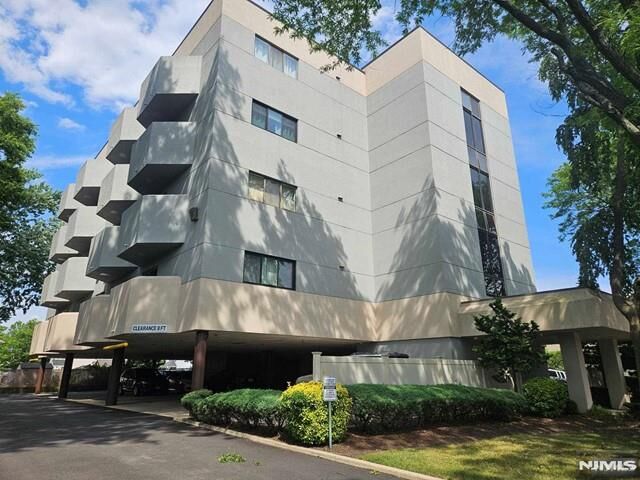 Property Photo:  50 Euclid Avenue 3C  NJ 07601 