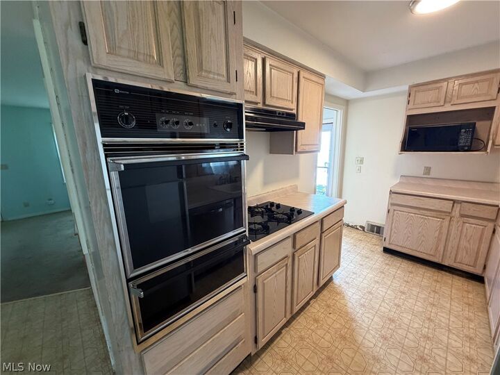 Property Photo: 139 Centervale Avenue OH 44512