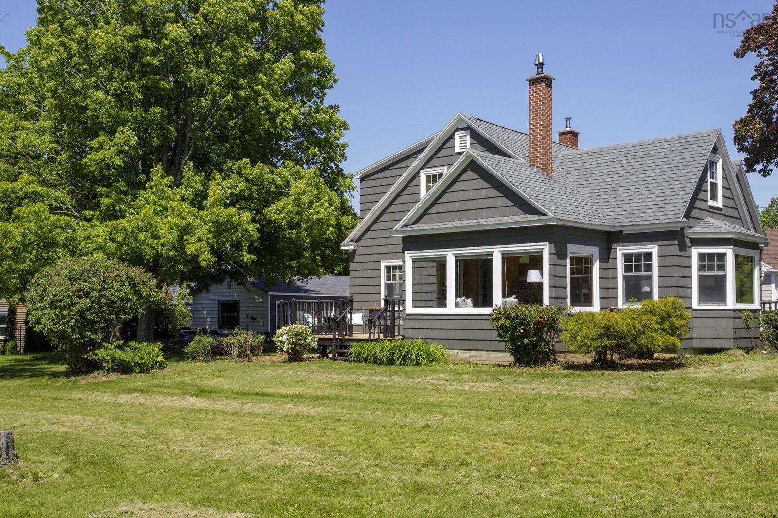 Property Photo:  160 Cottage St  NS B0P 1E0 