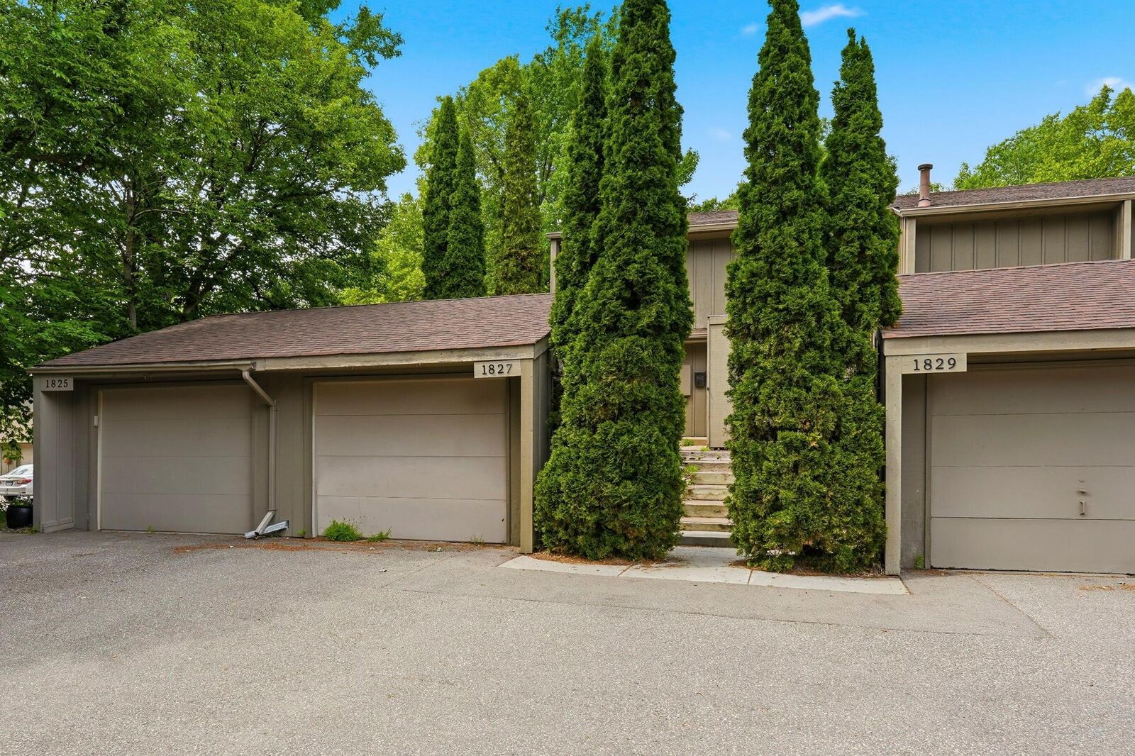 Property Photo: 1827 Yuma Lane N MN 55447