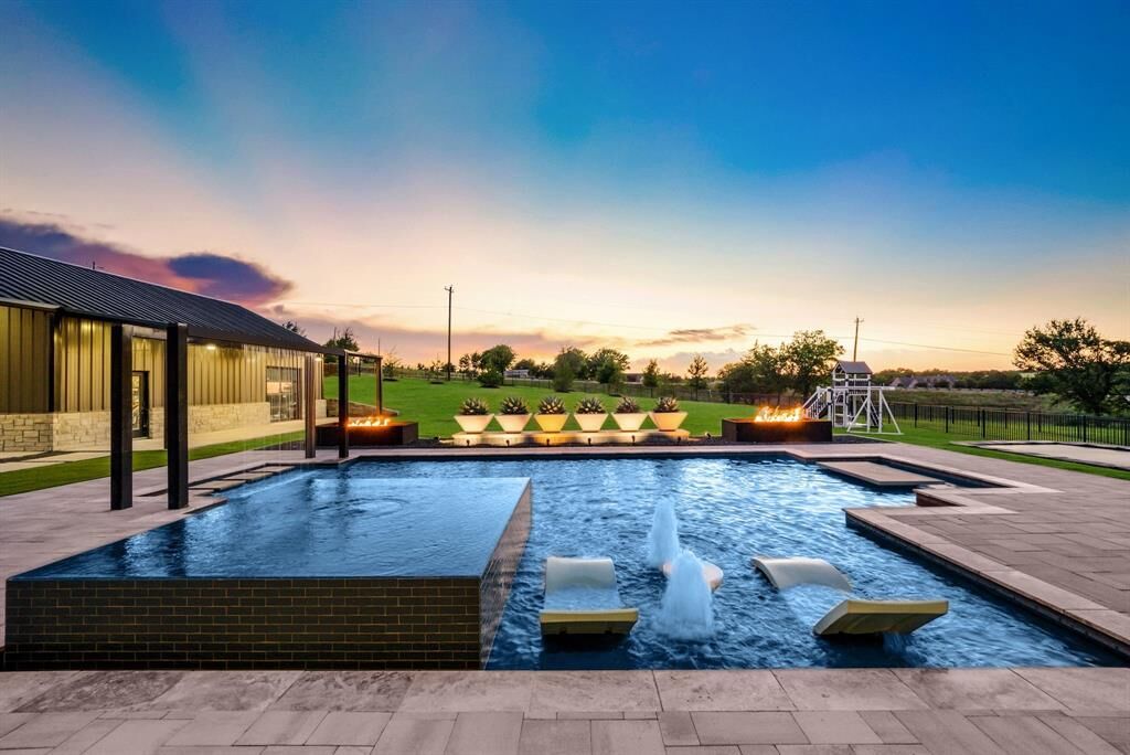 Property Photo:  1414 Tucker Place  TX 75009 
