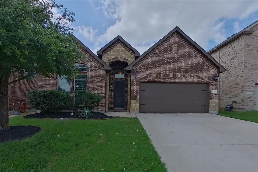 Property Photo: 5136 Tortola Lane TX 76244