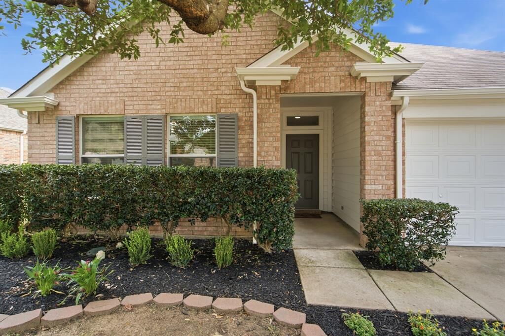Property Photo:  3904 San Lorenzo Drive  TX 76210 
