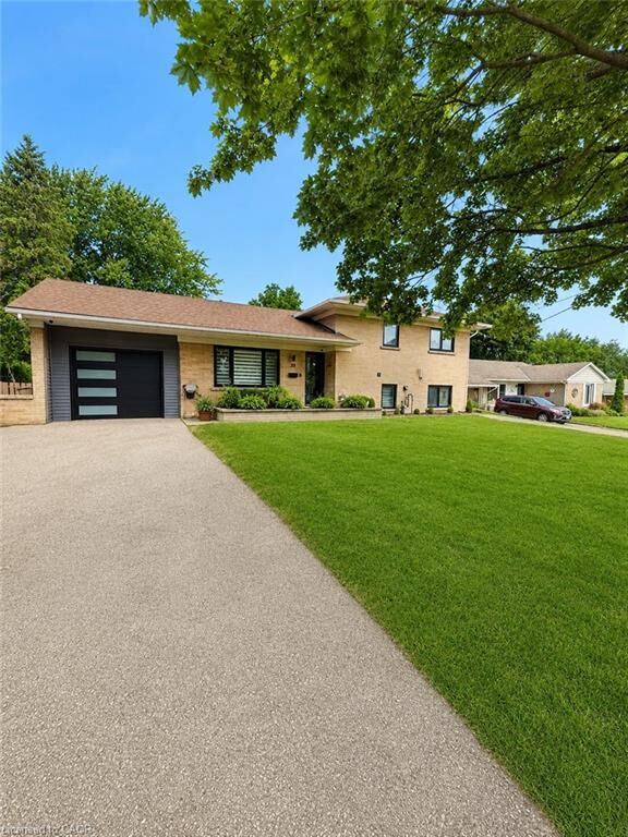 Property Photo: 33 Tyrell Street ON N3Y 2H2