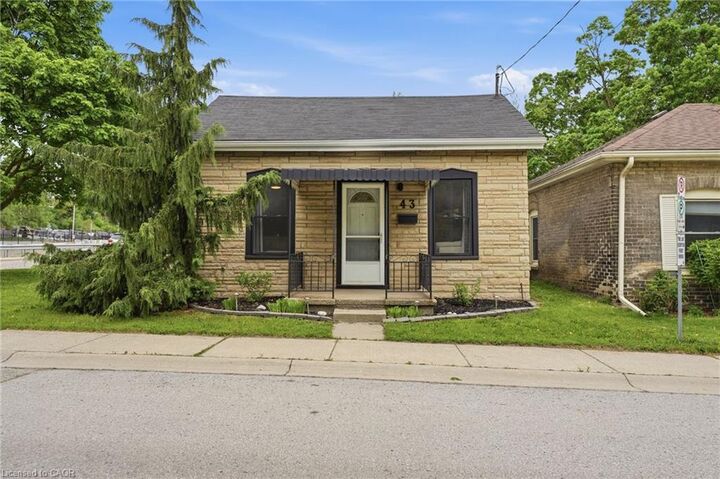Property Photo: 43 Alonzo Street ON N3R 1A1