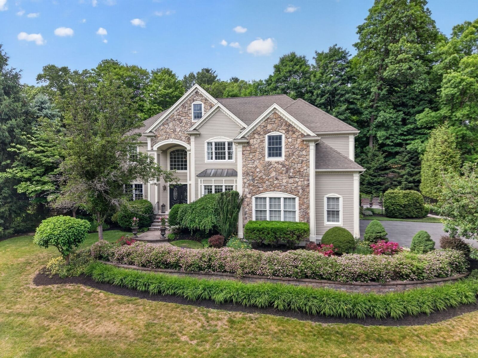 Property Photo: 4 Shipley Ct MA 01949