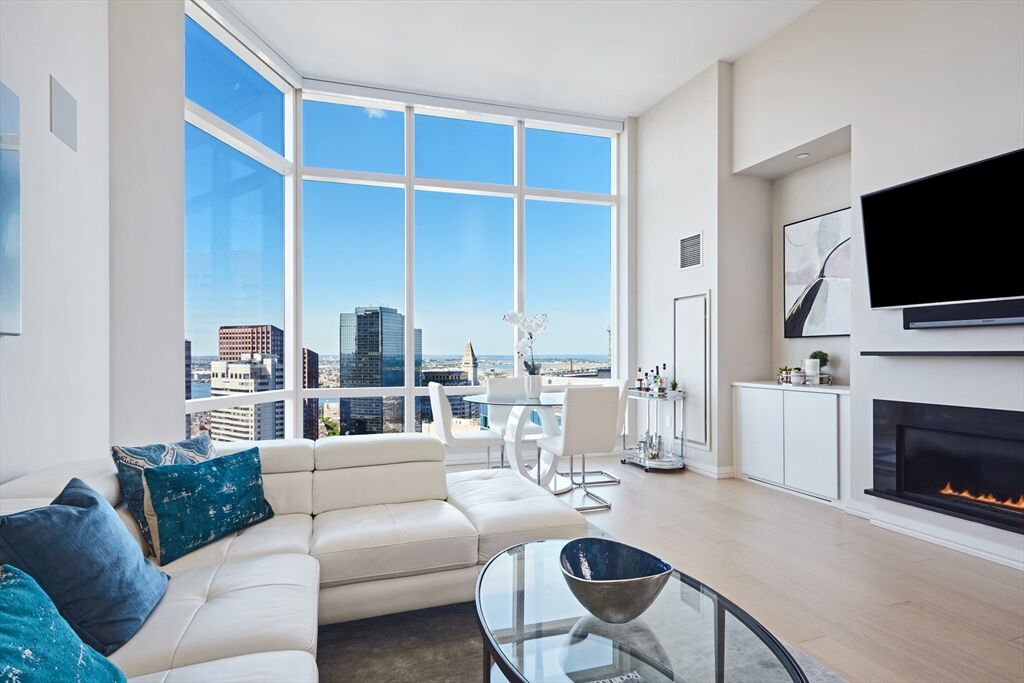 Property Photo:  1 Franklin St 4505  MA 02110 
