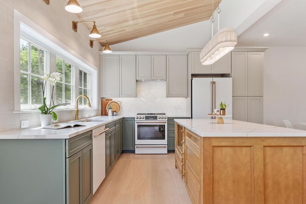 Property Photo:  60 Neillian Street 60  MA 01730 