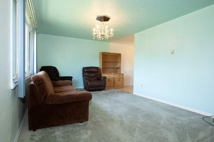 Property Photo:  5114 47 Avenue W  AB T0E 1N0 