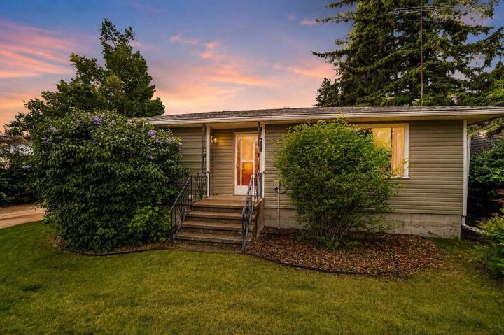 Property Photo:  5413 54 Street  AB T4H 1J5 
