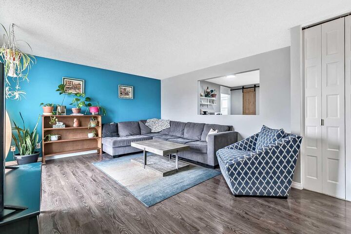 Property Photo:  399 Maitland Crescent NE  AB T2A 5T6 