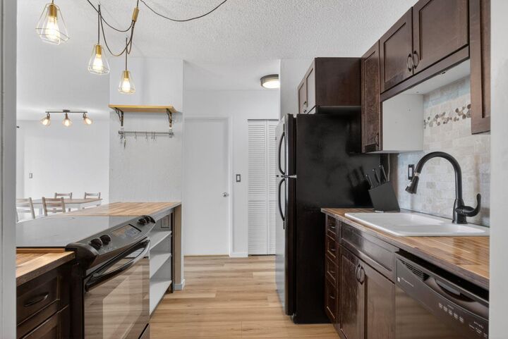 Property Photo:  2130 17 Street SW 208  AB T2T 4M5 