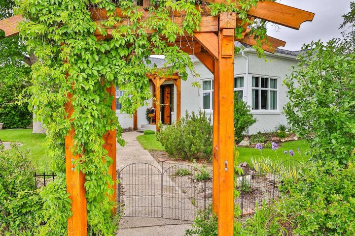 405 3 Avenue W — photo 1