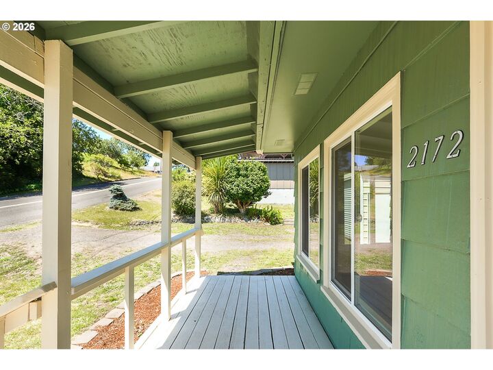 Property Photo:  2172 17th St  OR 97459 