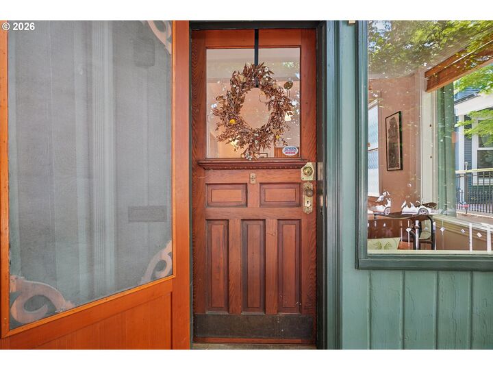 Property Photo: 2042 SE Ankeny St OR 97214