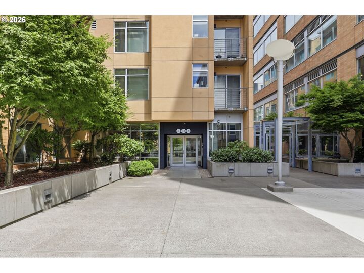 Property Photo: 701 Columbia St 612 WA 98660