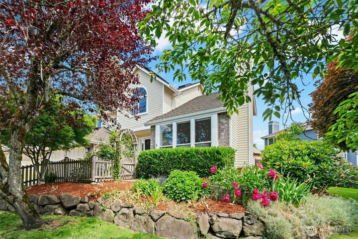 Property Photo:  1808  Field Place NE  WA 98059 