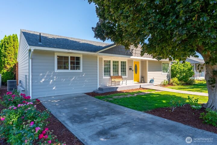Property Photo: 1238 D Street SW WA 98823