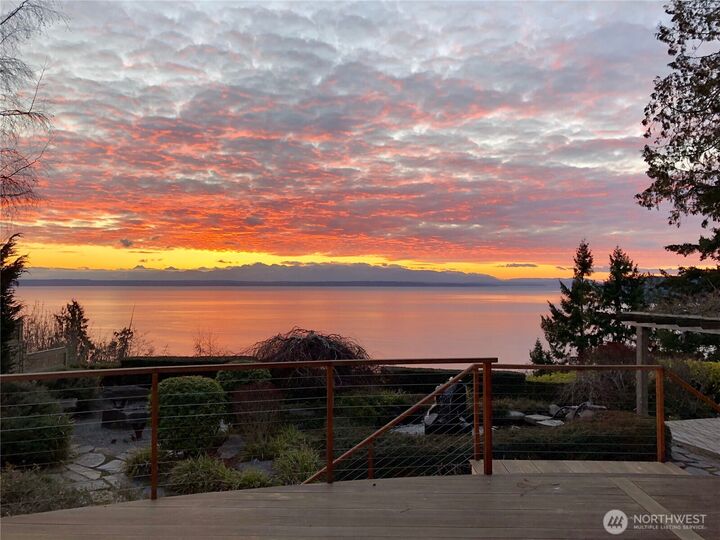 Property Photo:  11912  Marine View Drive  WA 98026 