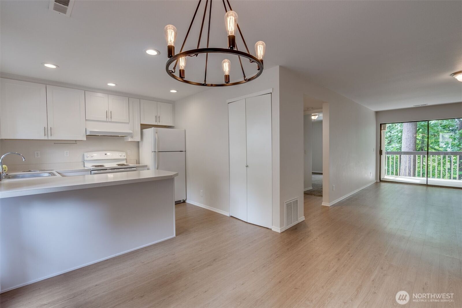 Property Photo: 10819 NE 37th Place 224 WA 98004