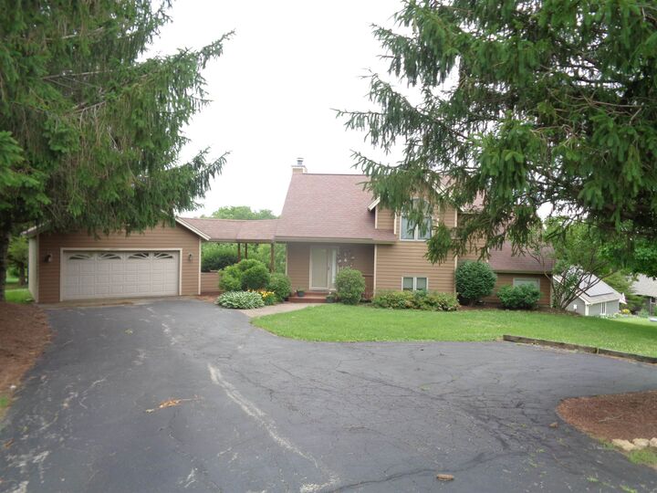 Property Photo:  4 Maltby Court  IL 61036 