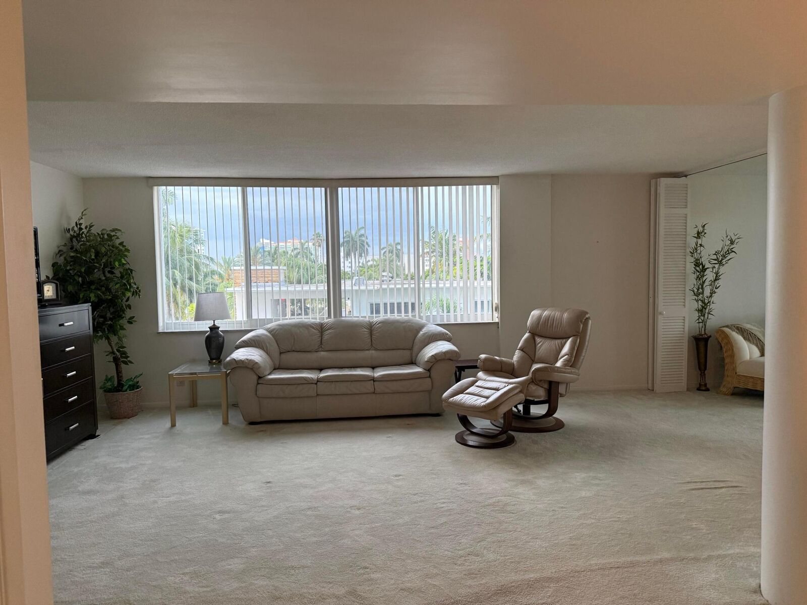 Property Photo:  524 Orton Avenue 403  FL 33304 