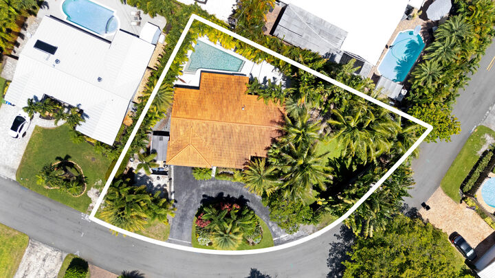 Property Photo: 5210 NE 17th Terrace FL 33334
