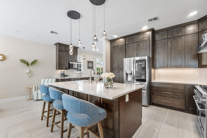 Property Photo: 550 Tomahawk Court FL 33410
