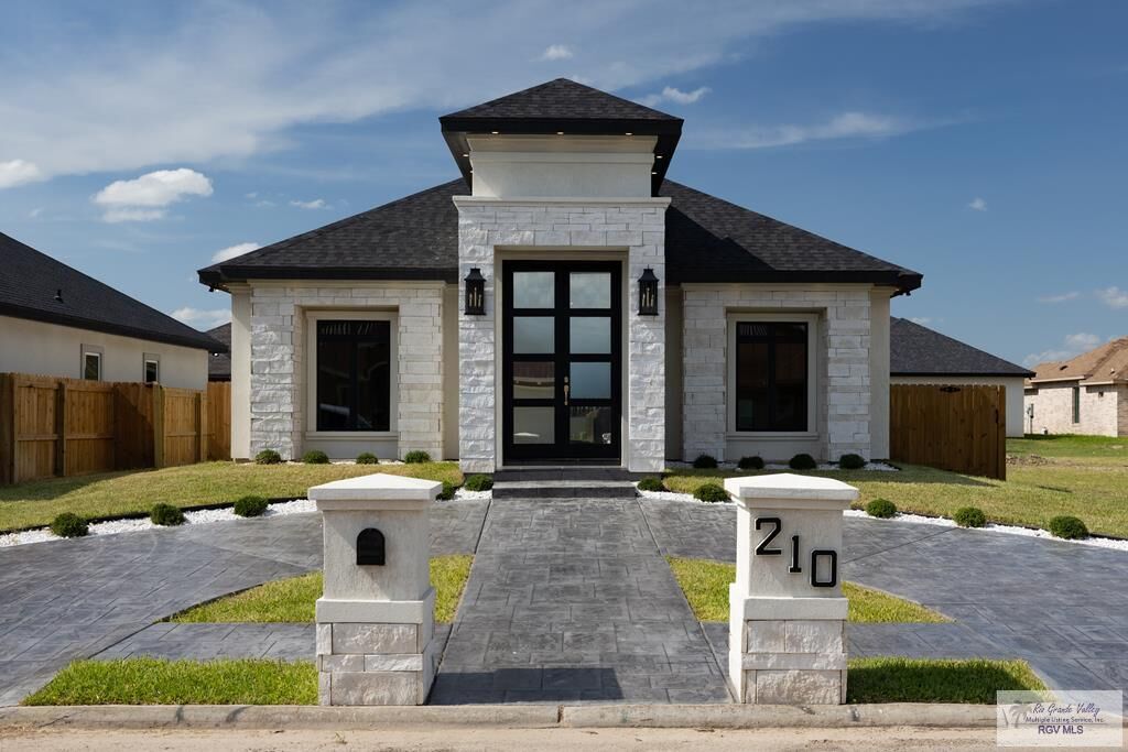 Property Photo: 210 Paradise St. TX 78582