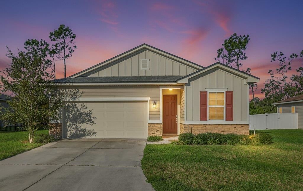Property Photo: 212 Meadow Crossing Dr FL 32086
