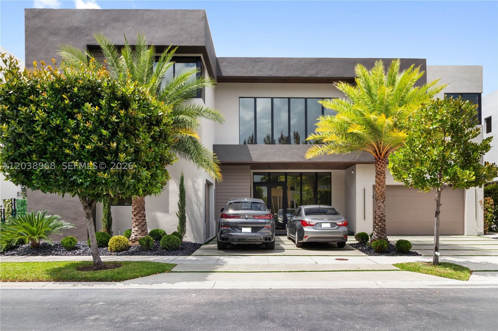 Property Photo: 10261 NW 74th Ter FL 33178