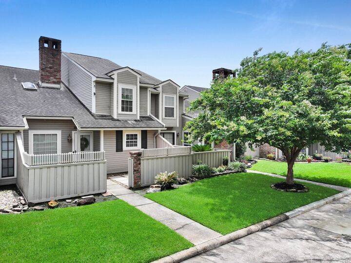 Property Photo: 1084 Sunmeadow Dr TX 77706