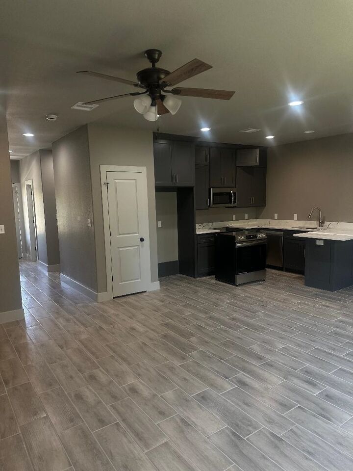 Property Photo: 310 N 9th St. TX 77702