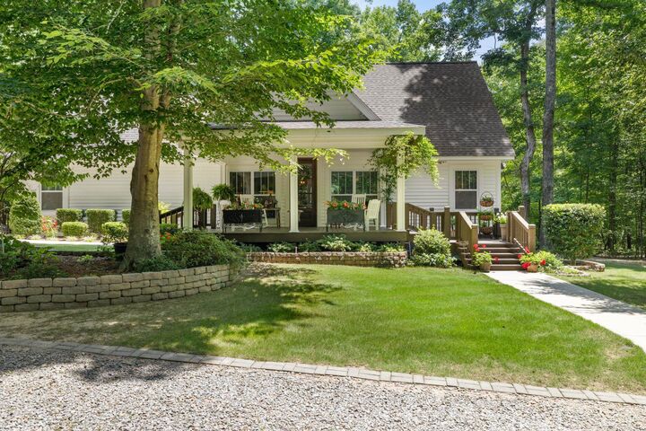Property Photo: 6870 Co Rd 437 AL 35057