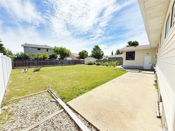 Property Photo:  722 Washington Drive  SK S4H 3C8 